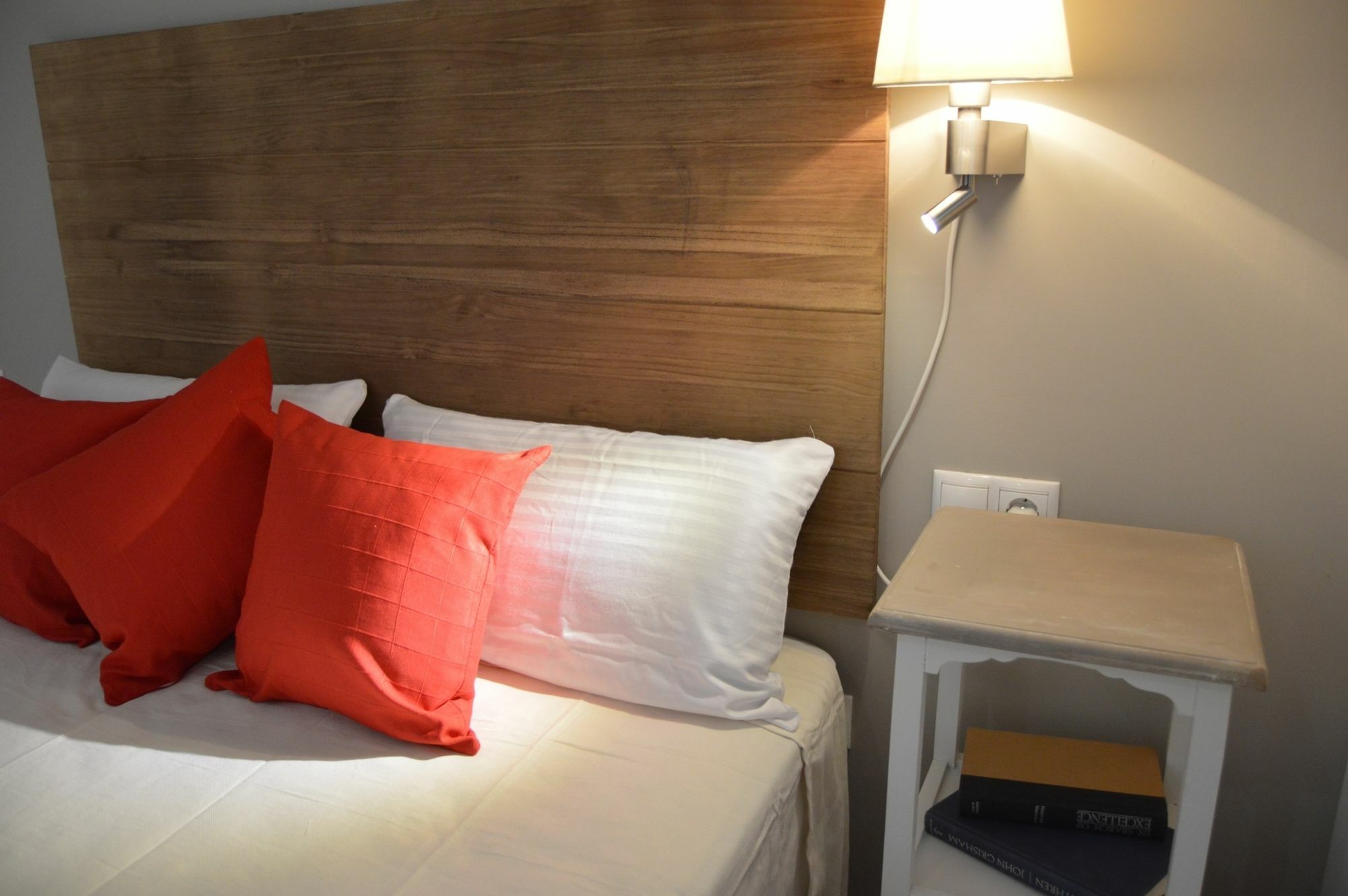 Tarragona Suites Mediona Exterior foto